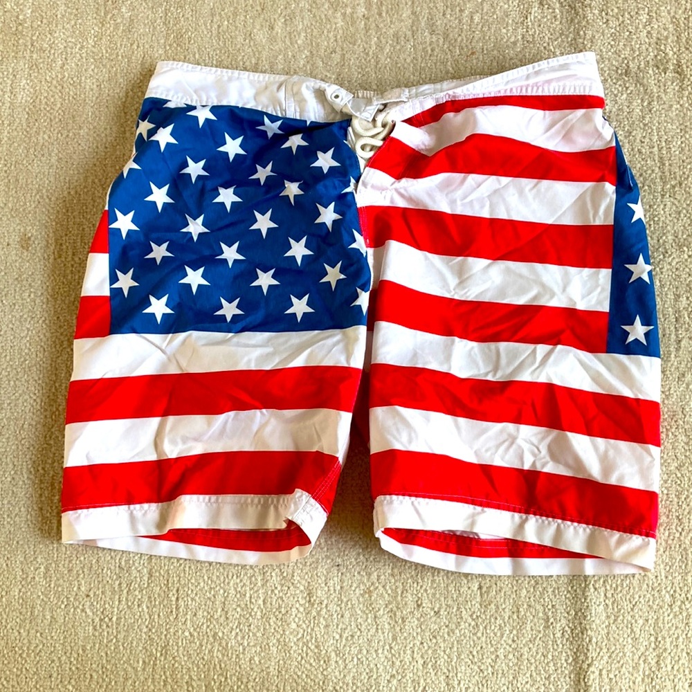 American flag duraable swim trunks. Men’s large. No flaws.